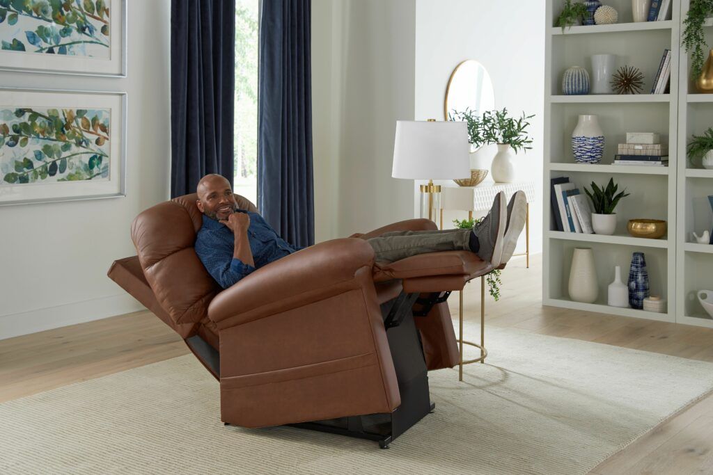 Phoenix lift chair recliner by Golden Tech